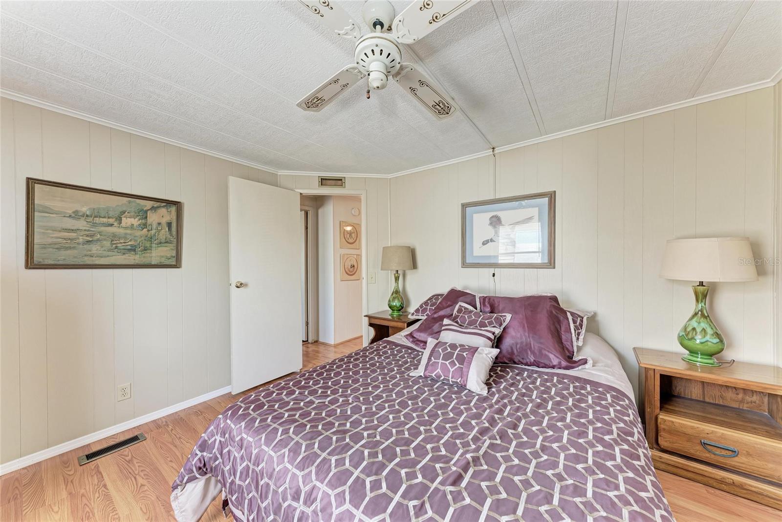 Image 28 of 42 For 5619 Bayshore Road 164
