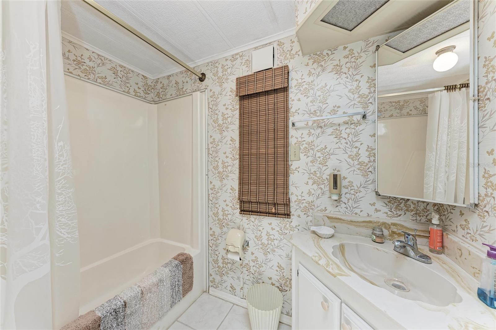 Image 29 of 42 For 5619 Bayshore Road 164