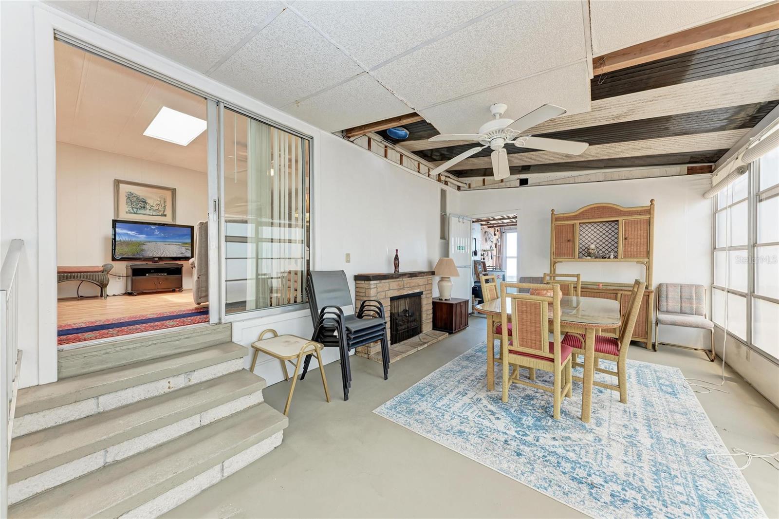 Image 30 of 42 For 5619 Bayshore Road 164