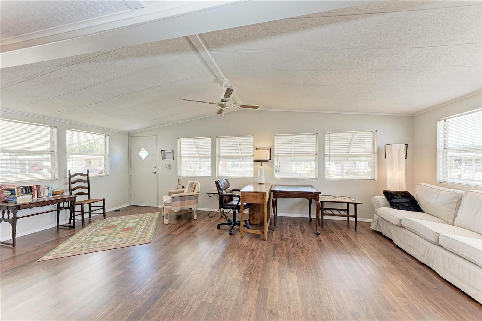 Image 5 of 42 For 5619 Bayshore Road 164
