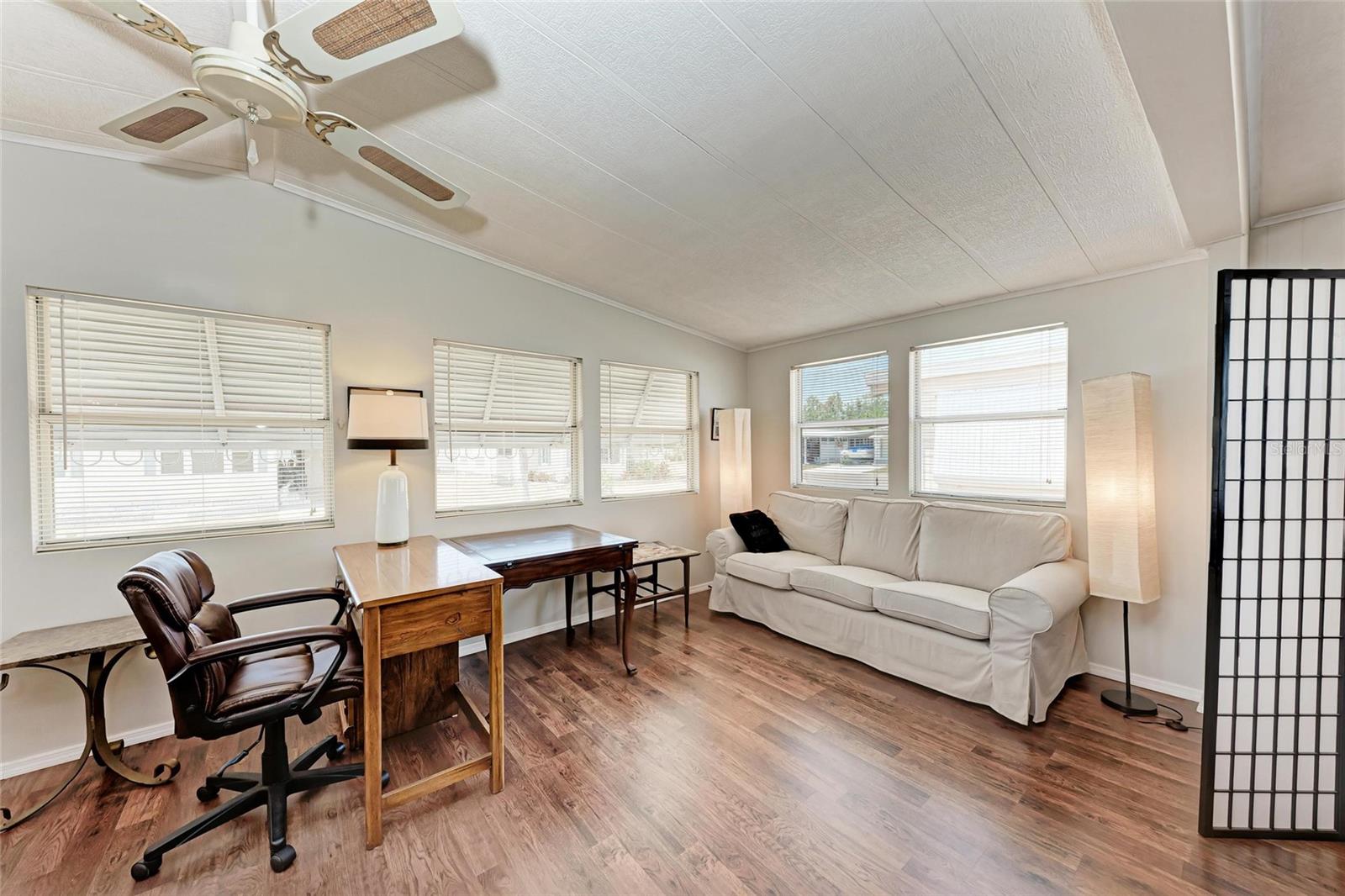 Image 8 of 42 For 5619 Bayshore Road 164