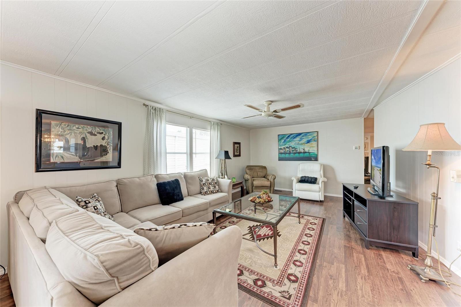 Image 9 of 42 For 5619 Bayshore Road 164