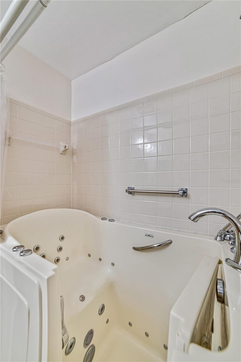Image 35 of 53 For 2607 Lancaster Drive 35