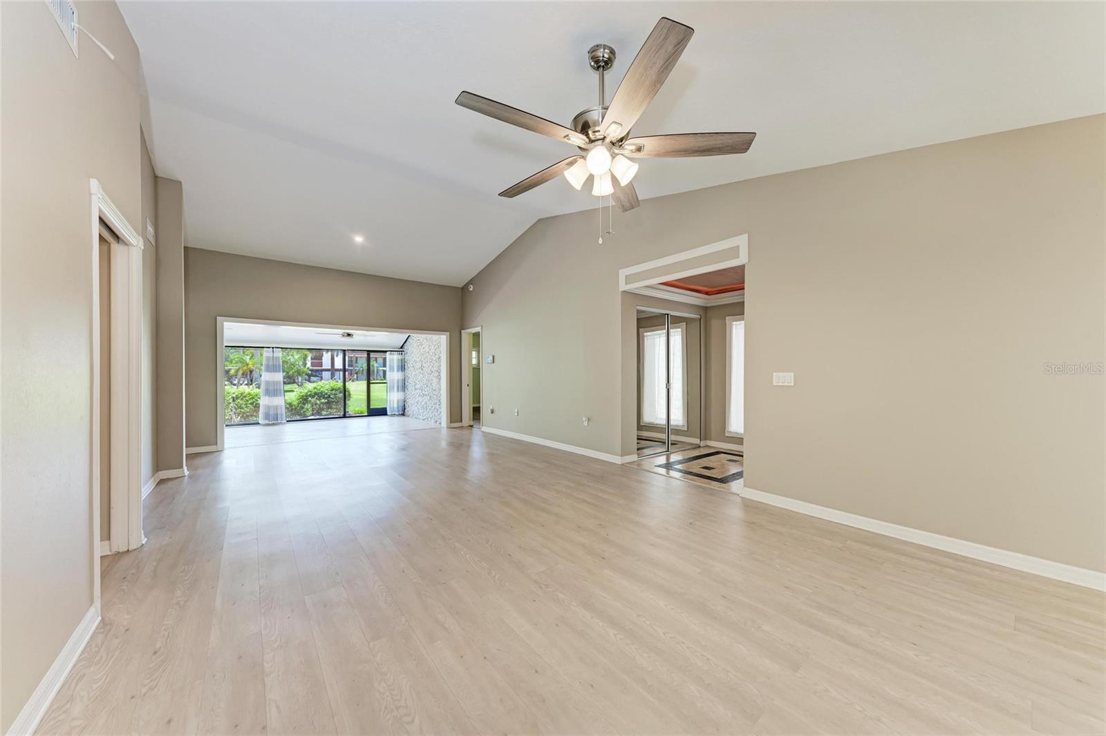 Image 21 of 59 For 4644 Red Maple Road 1303