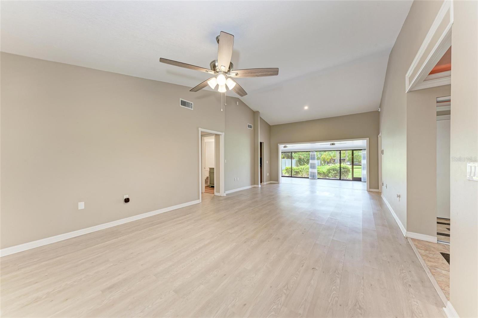 Image 22 of 59 For 4644 Red Maple Road 1303
