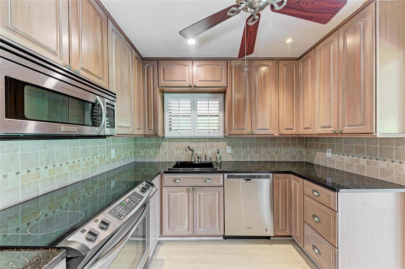 Image 28 of 59 For 4644 Red Maple Road 1303