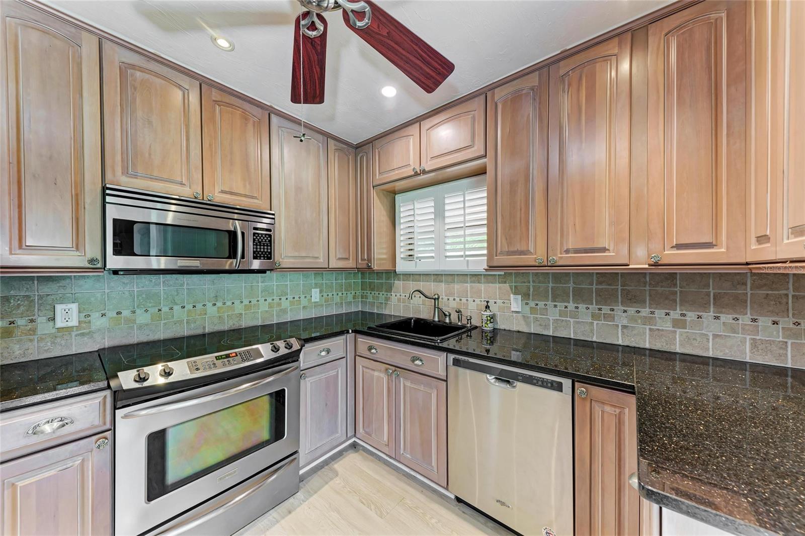 Image 29 of 59 For 4644 Red Maple Road 1303
