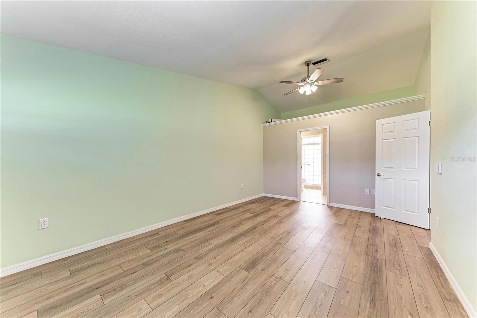 Image 35 of 59 For 4644 Red Maple Road 1303