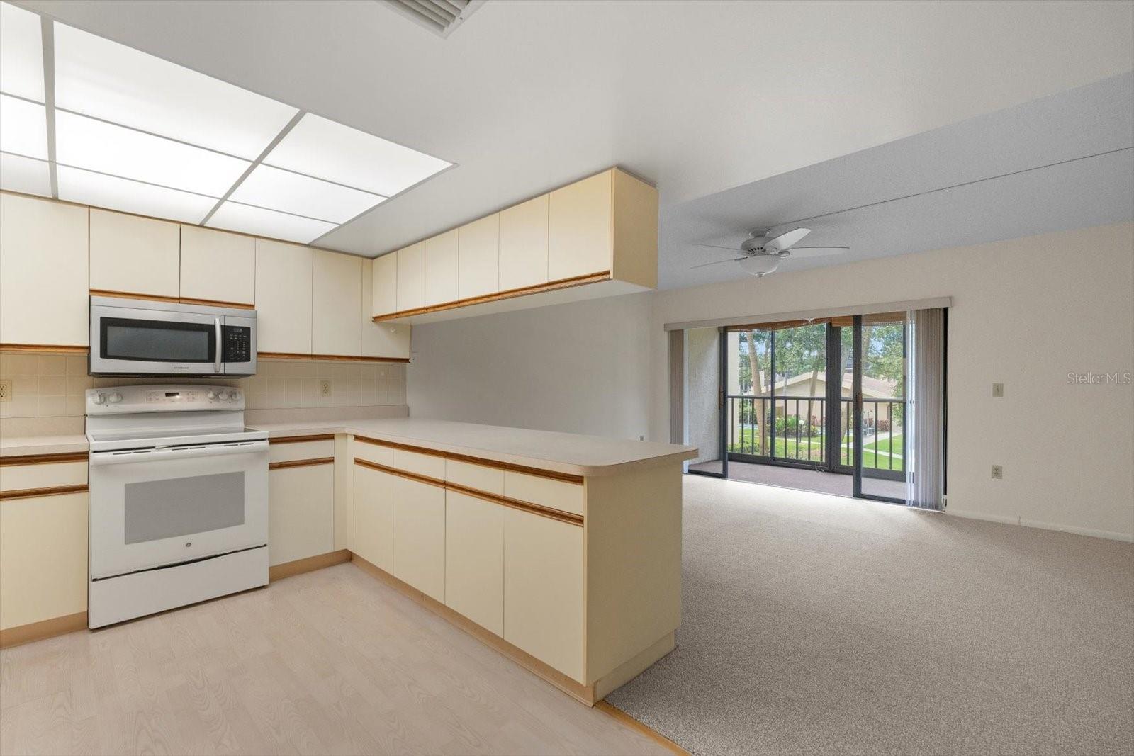 Image 8 of 20 For 515 30th Avenue W H212