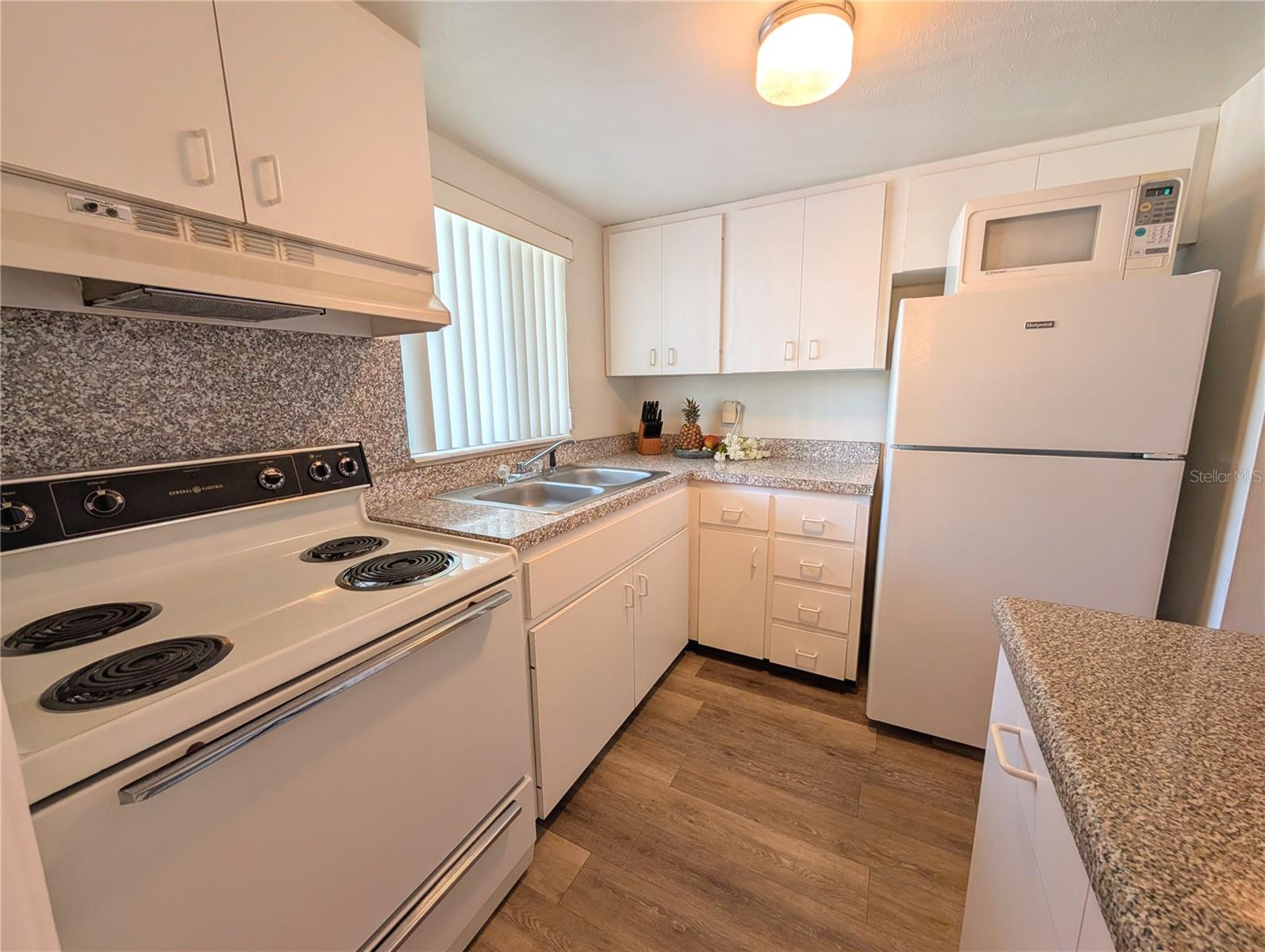 Image 7 of 34 For 5895 17th Street W B-26