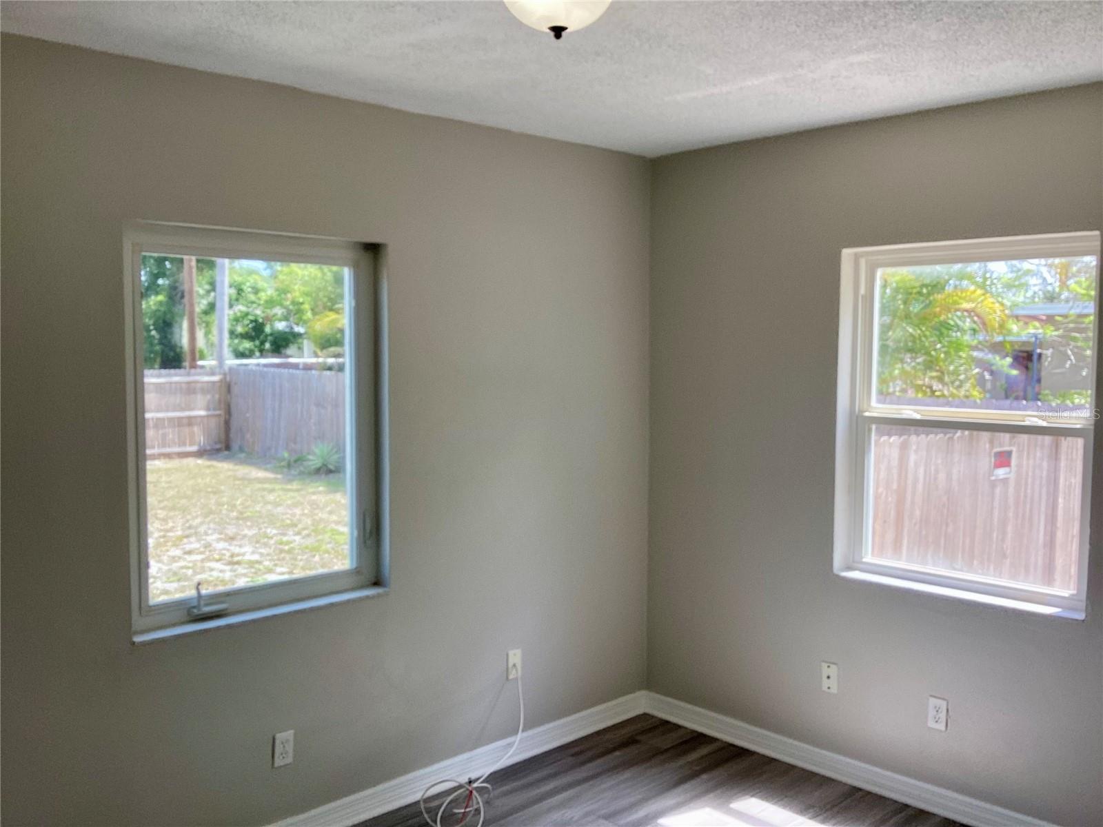 Image 13 of 22 For 1512 18th Avenue W