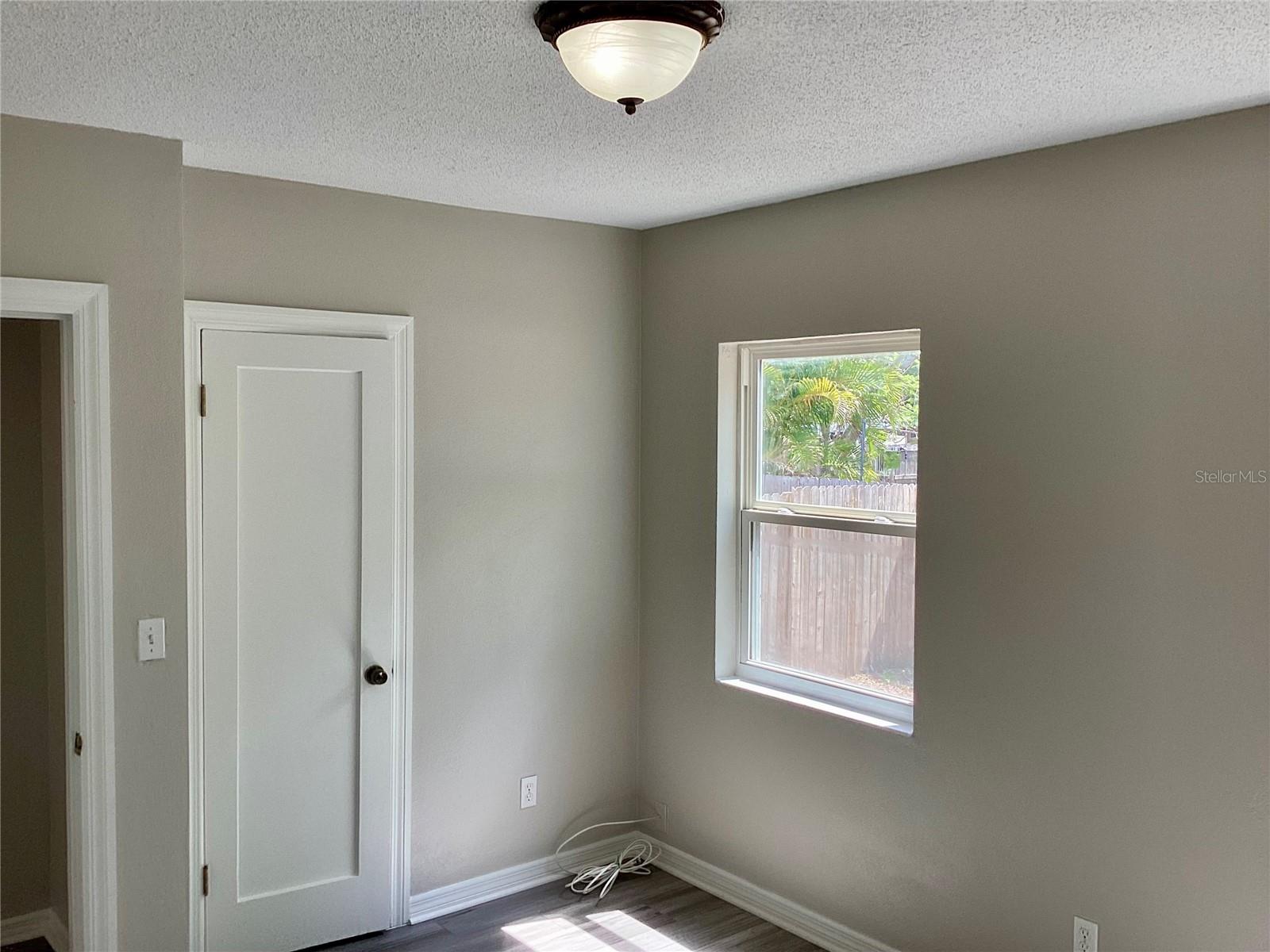 Image 14 of 22 For 1512 18th Avenue W