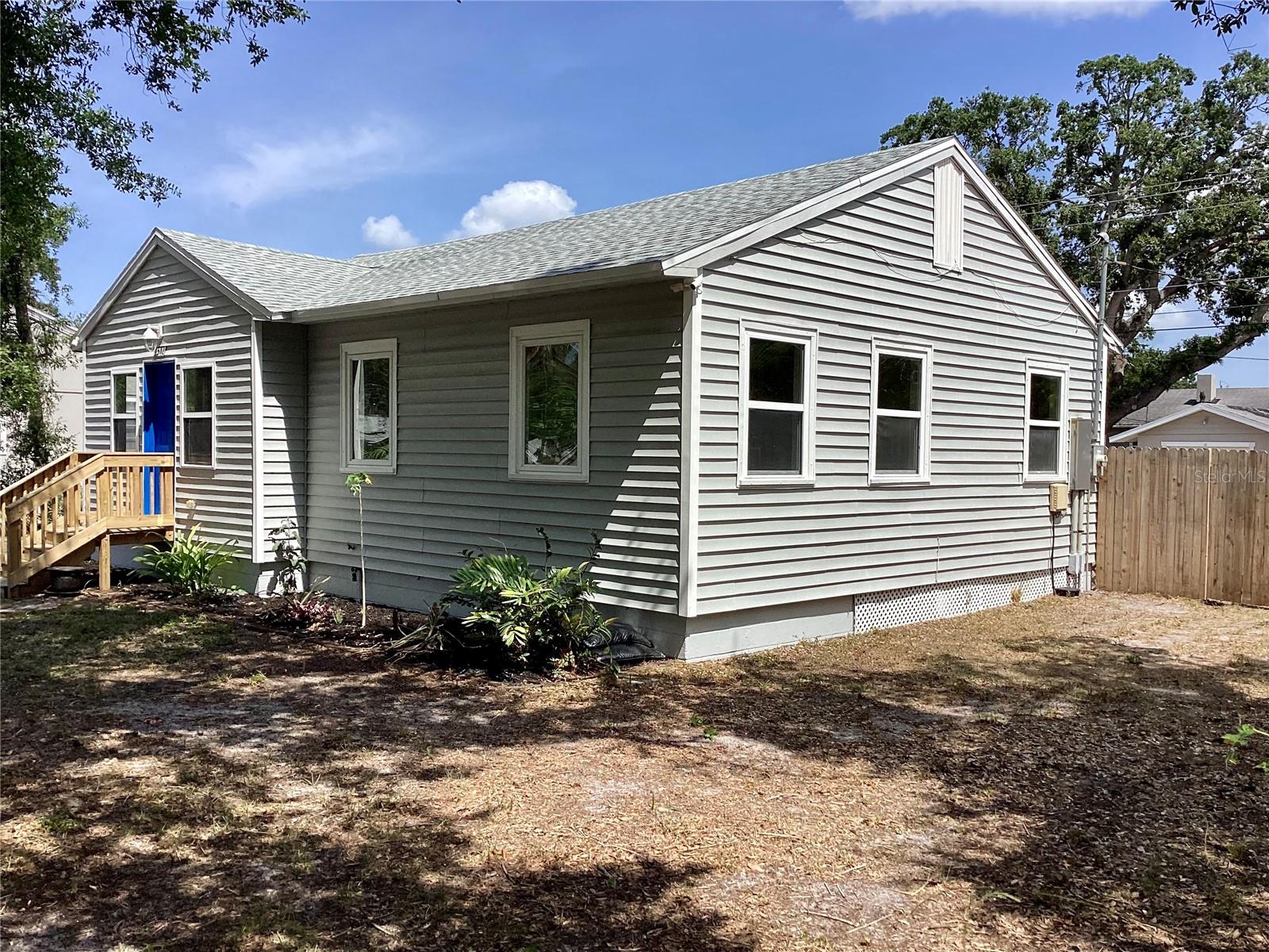 Image 3 of 22 For 1512 18th Avenue W