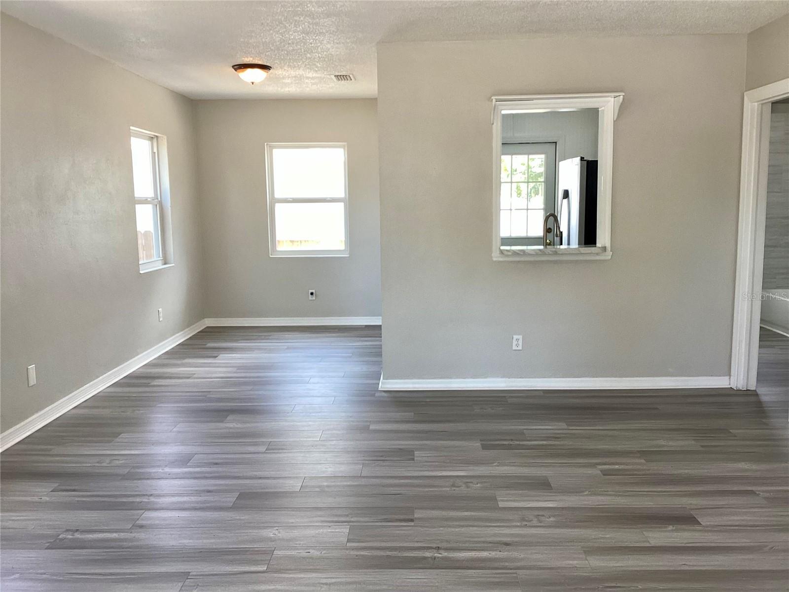 Image 6 of 22 For 1512 18th Avenue W