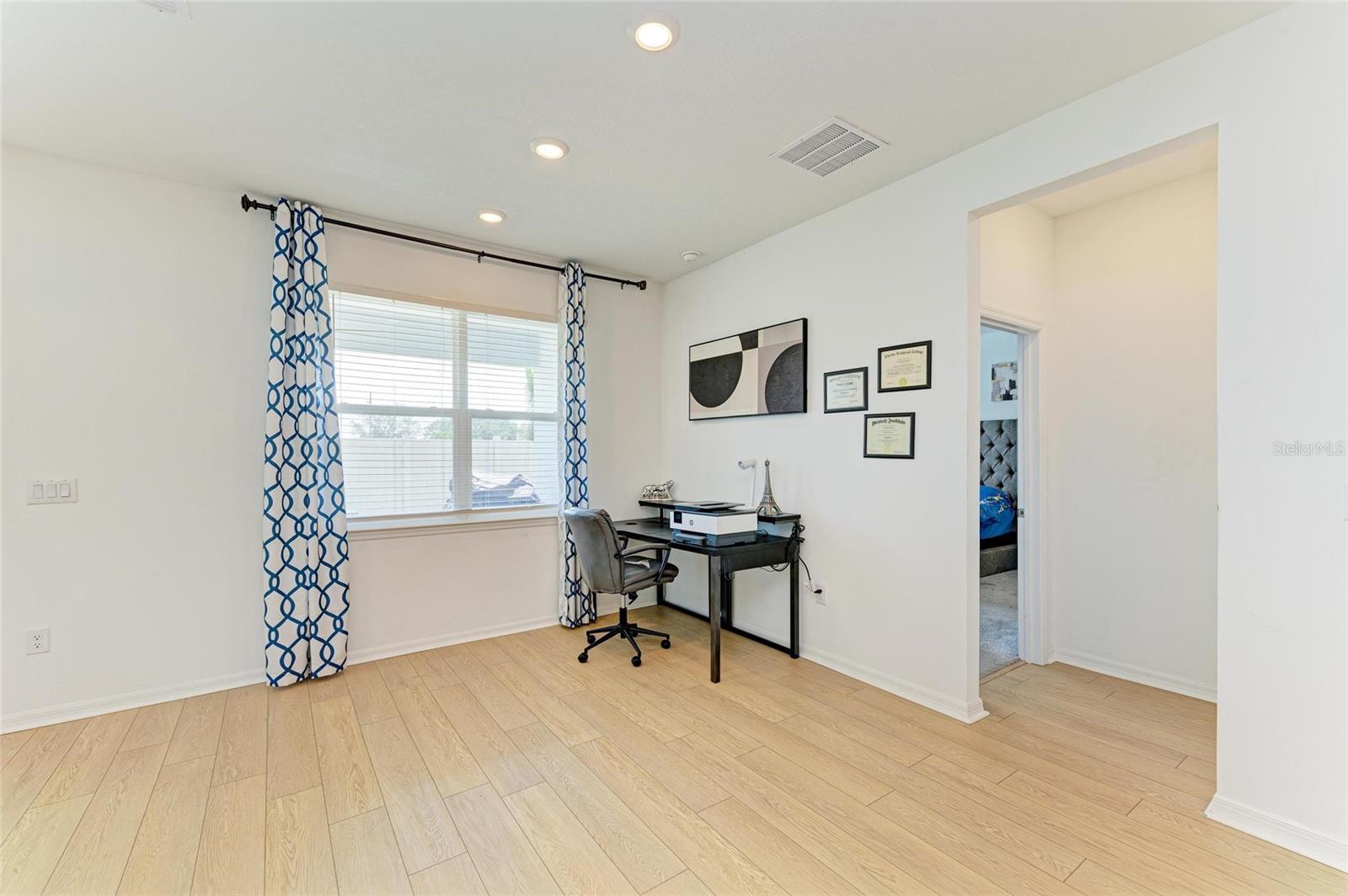 Image 18 of 43 For 2926 61st Drive E