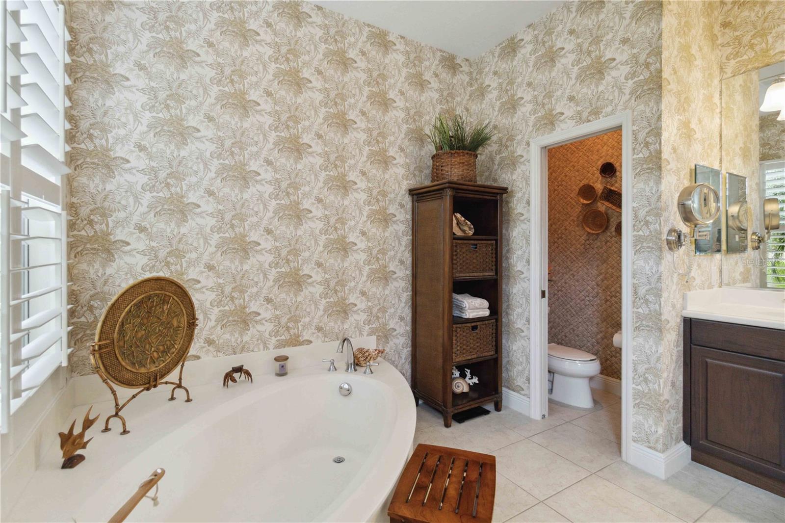 Image 32 of 49 For 12240 Thornhill Court