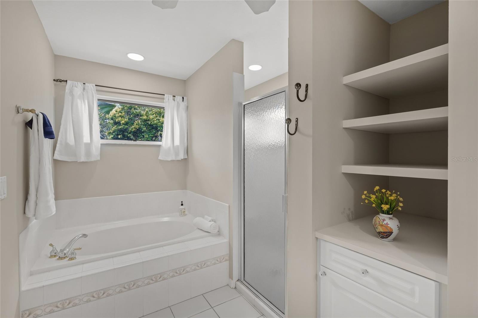 Image 18 of 26 For 6664 Deering Circle