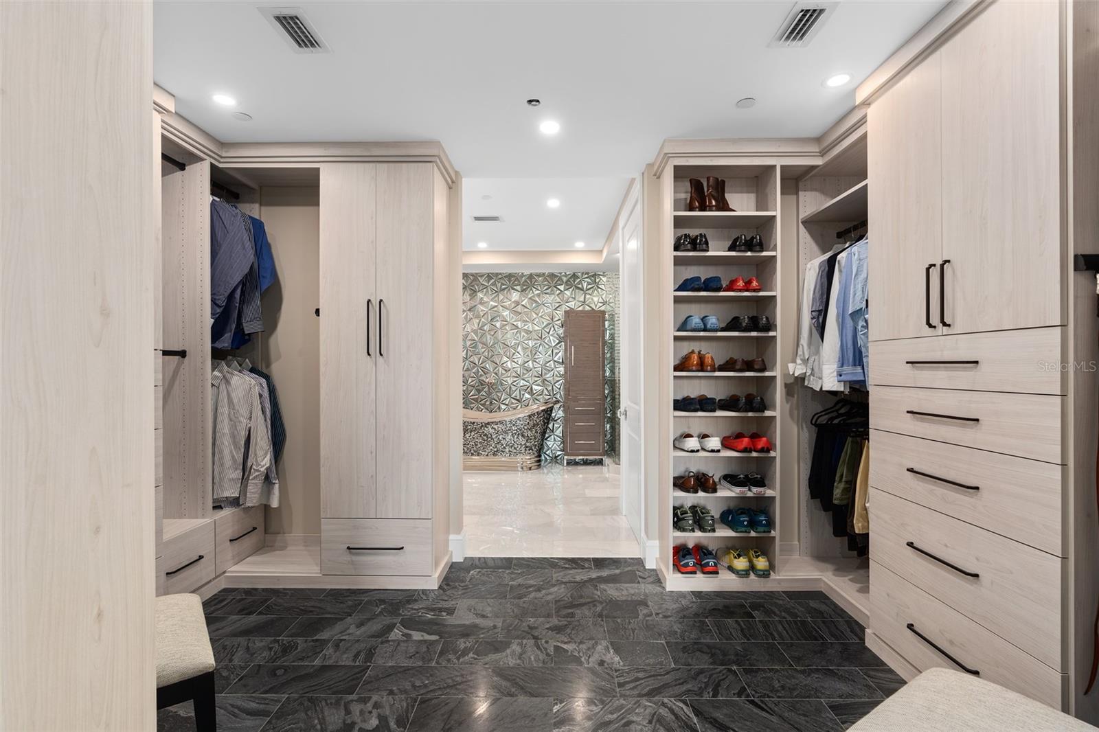 Image 23 of 63 For 5531 Cannes Cir  201