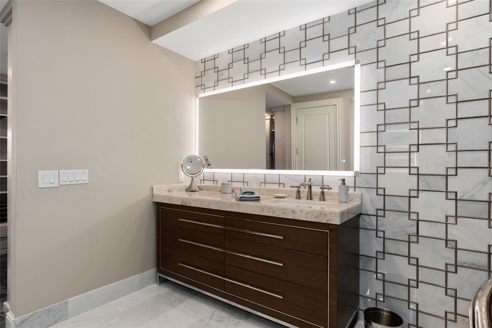 Image 26 of 63 For 5531 Cannes Cir  201