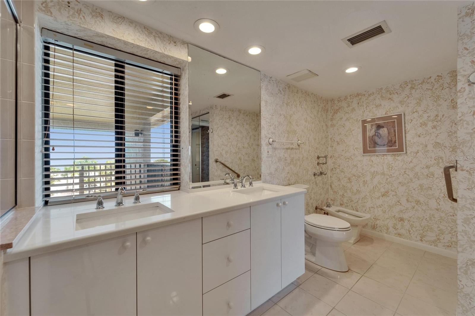 Image 44 of 81 For 3540 Gulf Of Mexico Drive 303