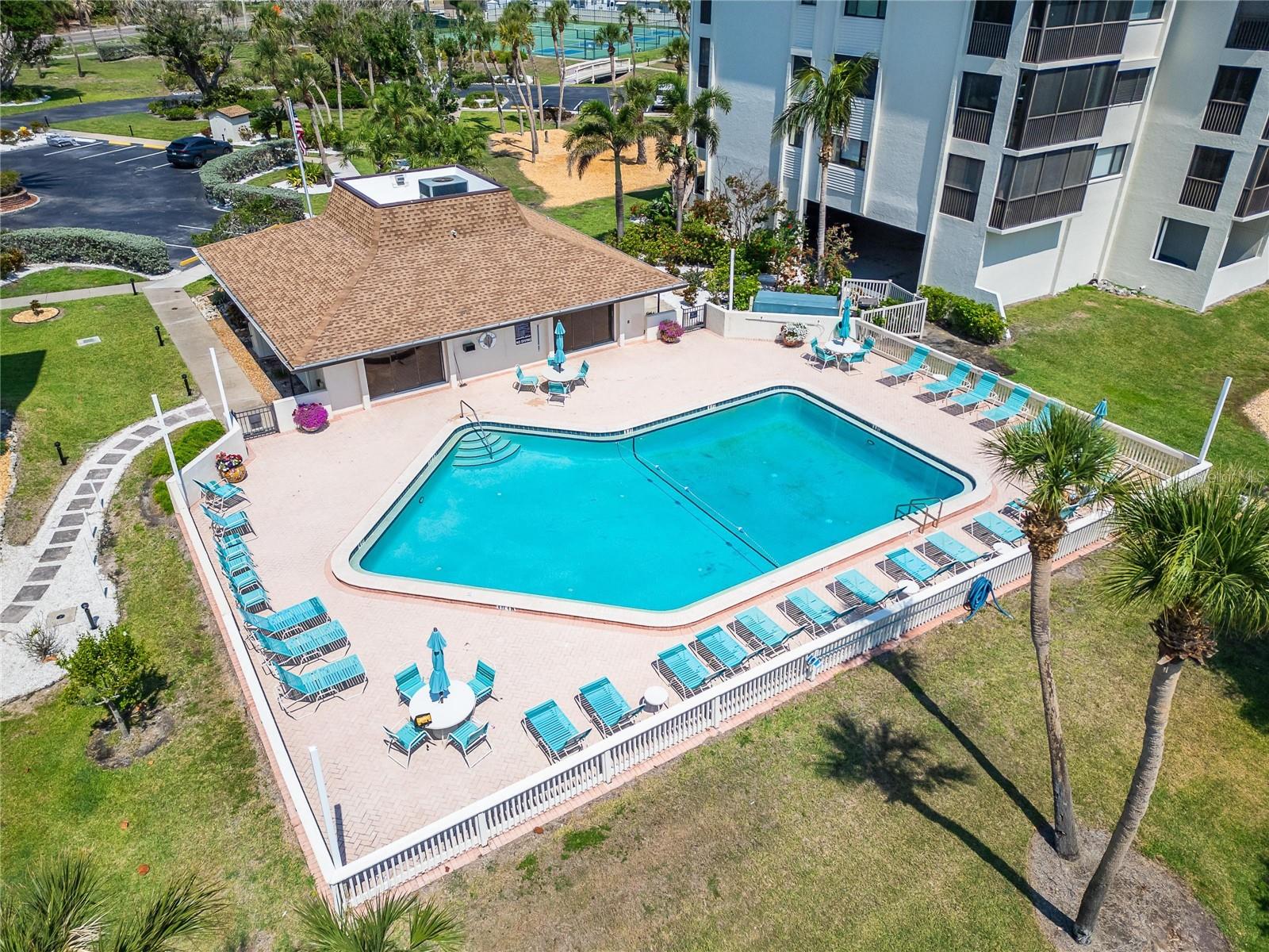 Image 77 of 81 For 3540 Gulf Of Mexico Drive 303