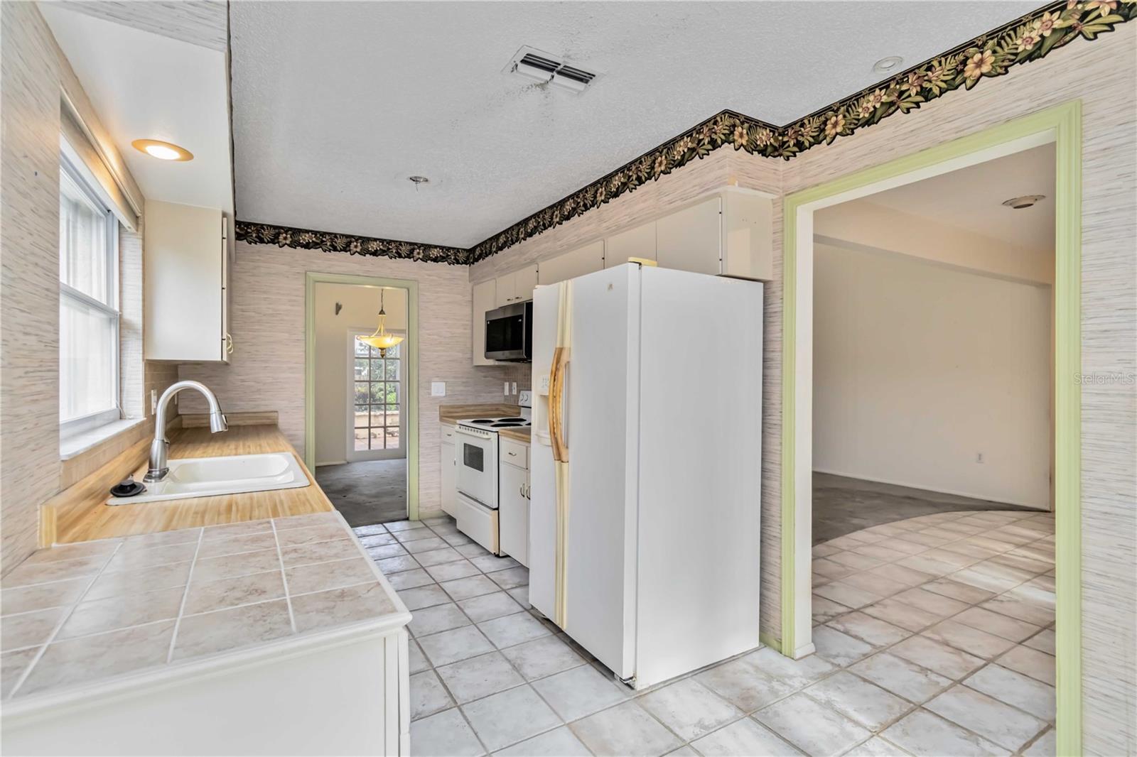 Image 10 of 29 For 6203 Courtside Drive 21