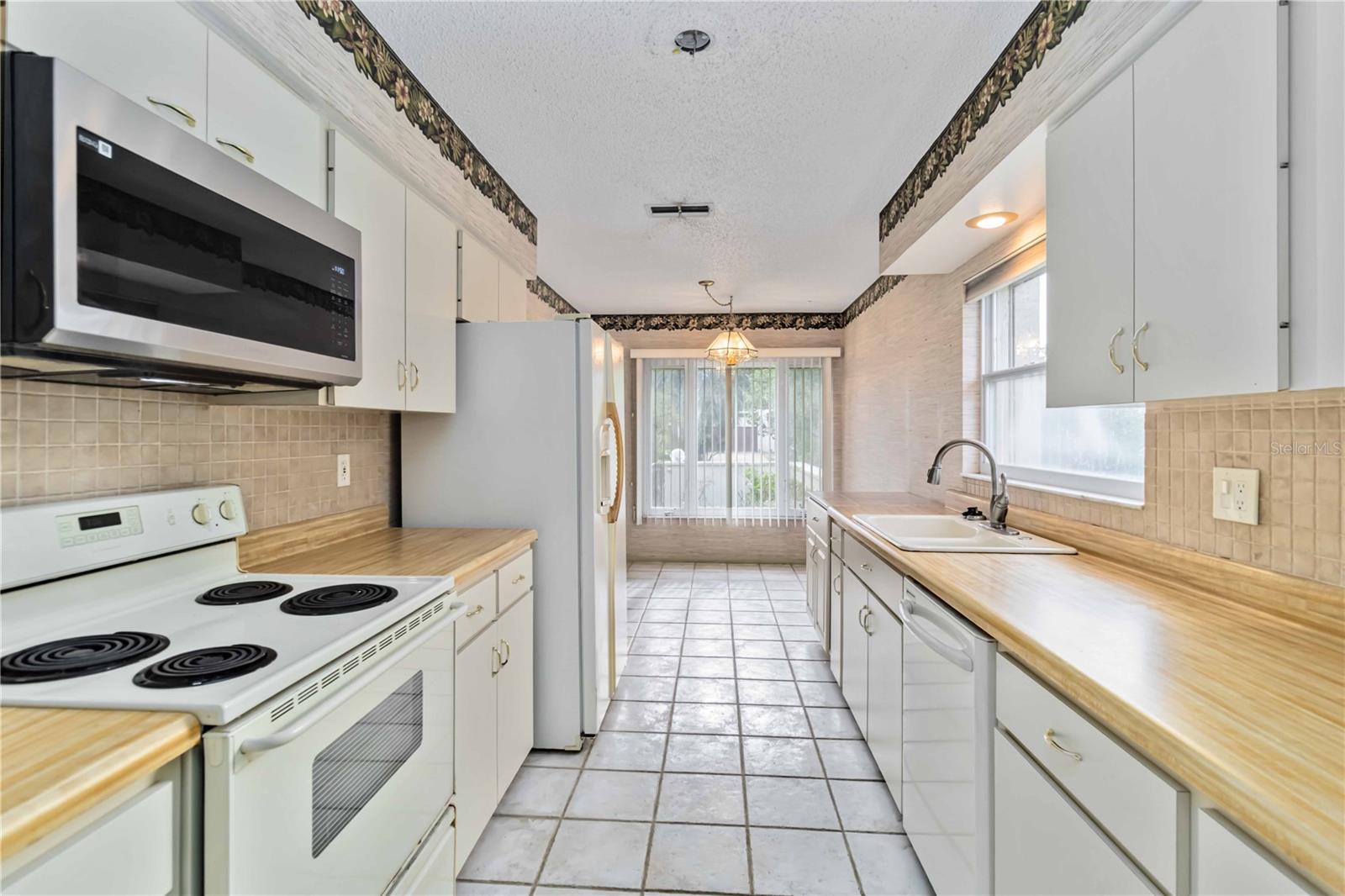 Image 9 of 29 For 6203 Courtside Drive 21
