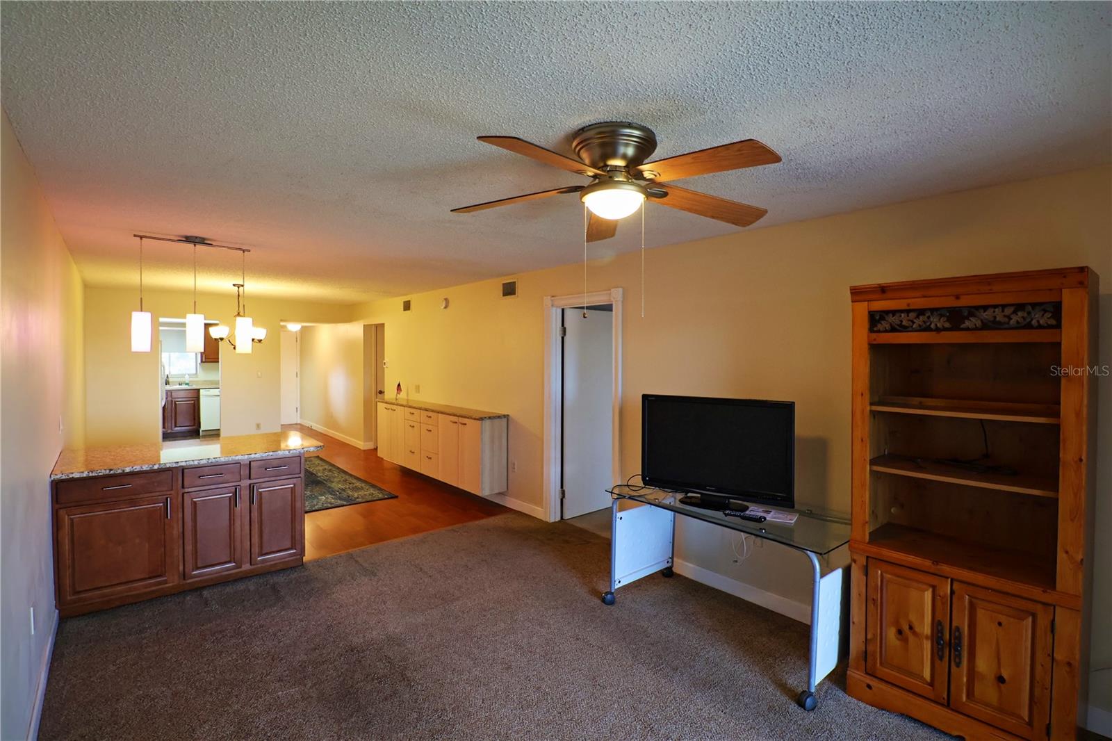 Image 6 of 14 For 4199 Heron Way 411