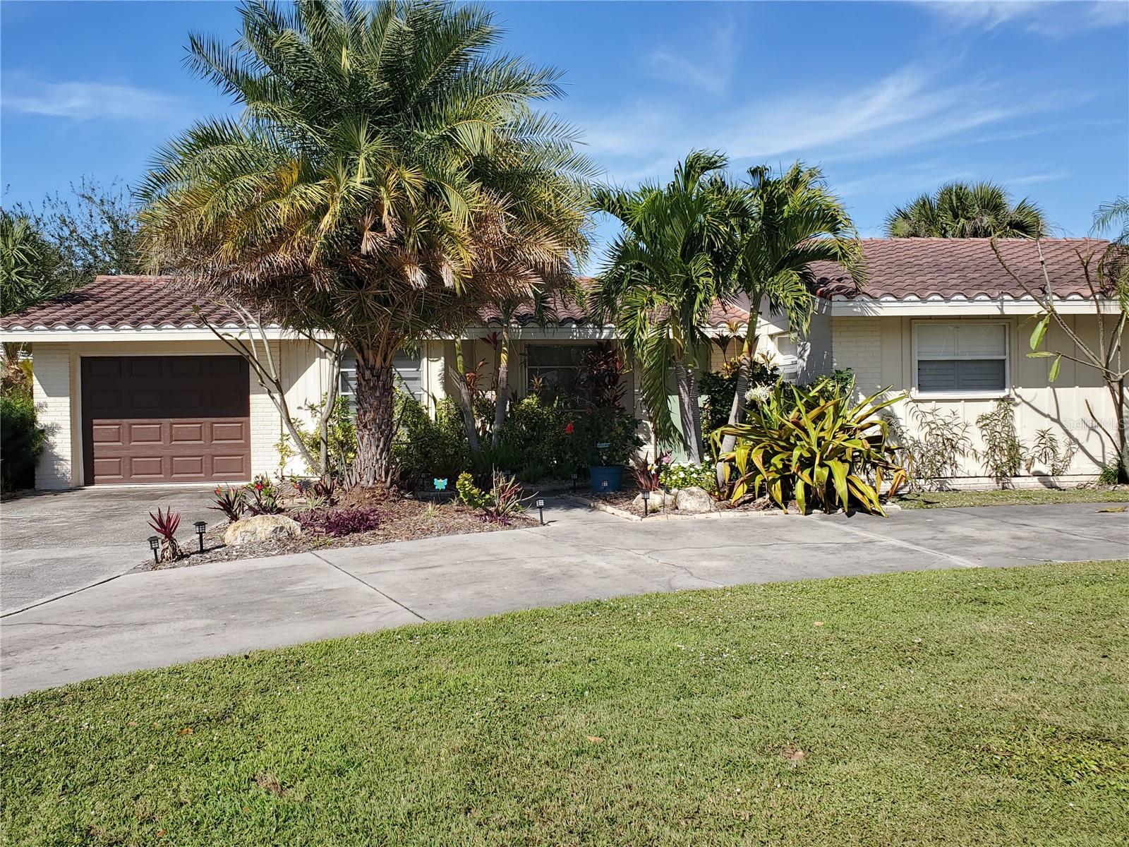 Details for 2745 Cardwell Way, SARASOTA, FL 34231