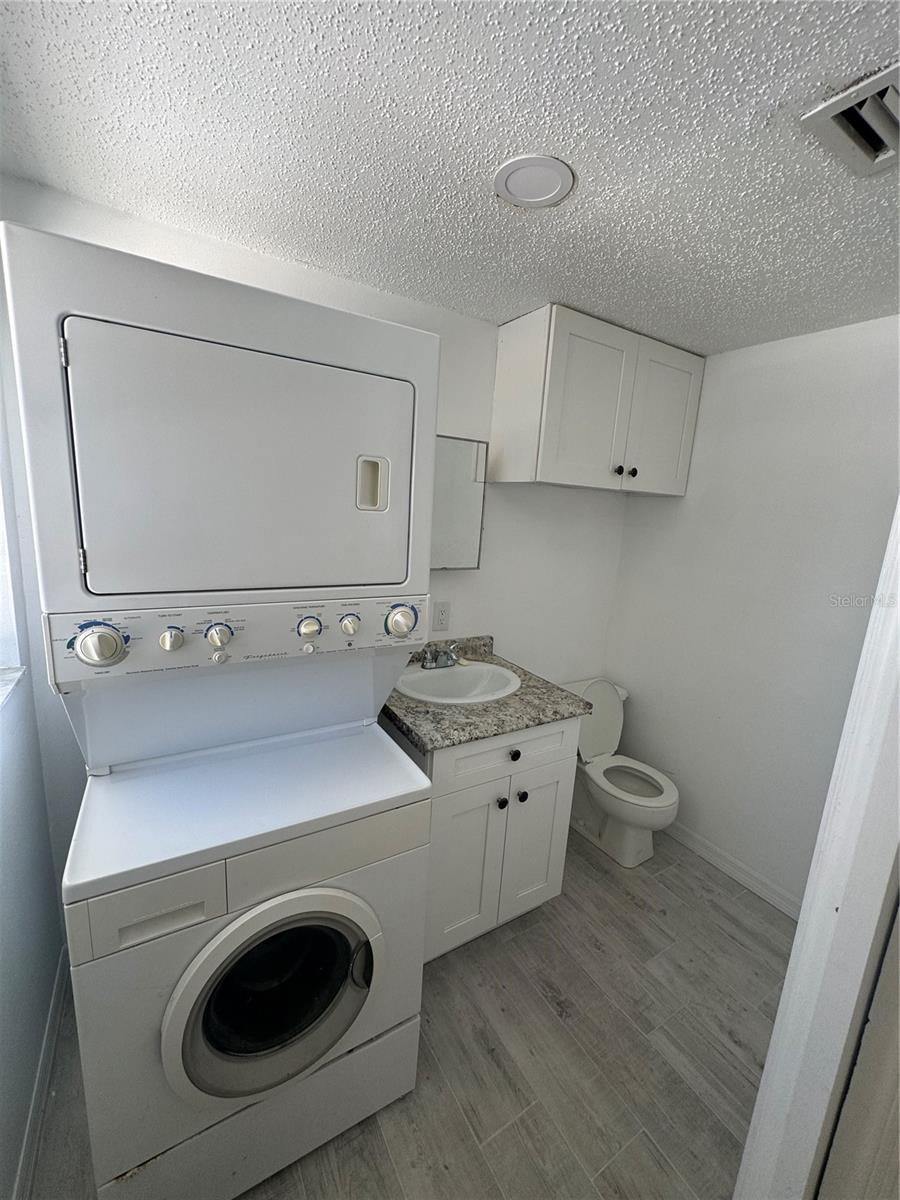 Listing photo id 10 for 406 71st Street B