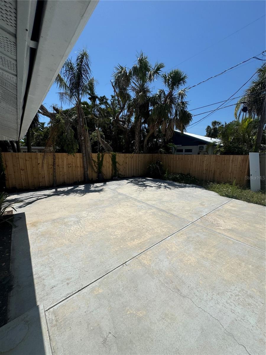 Listing photo id 11 for 406 71st Street B