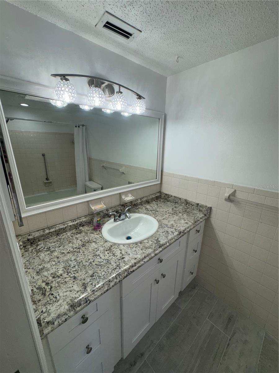 Listing photo id 6 for 406 71st Street B