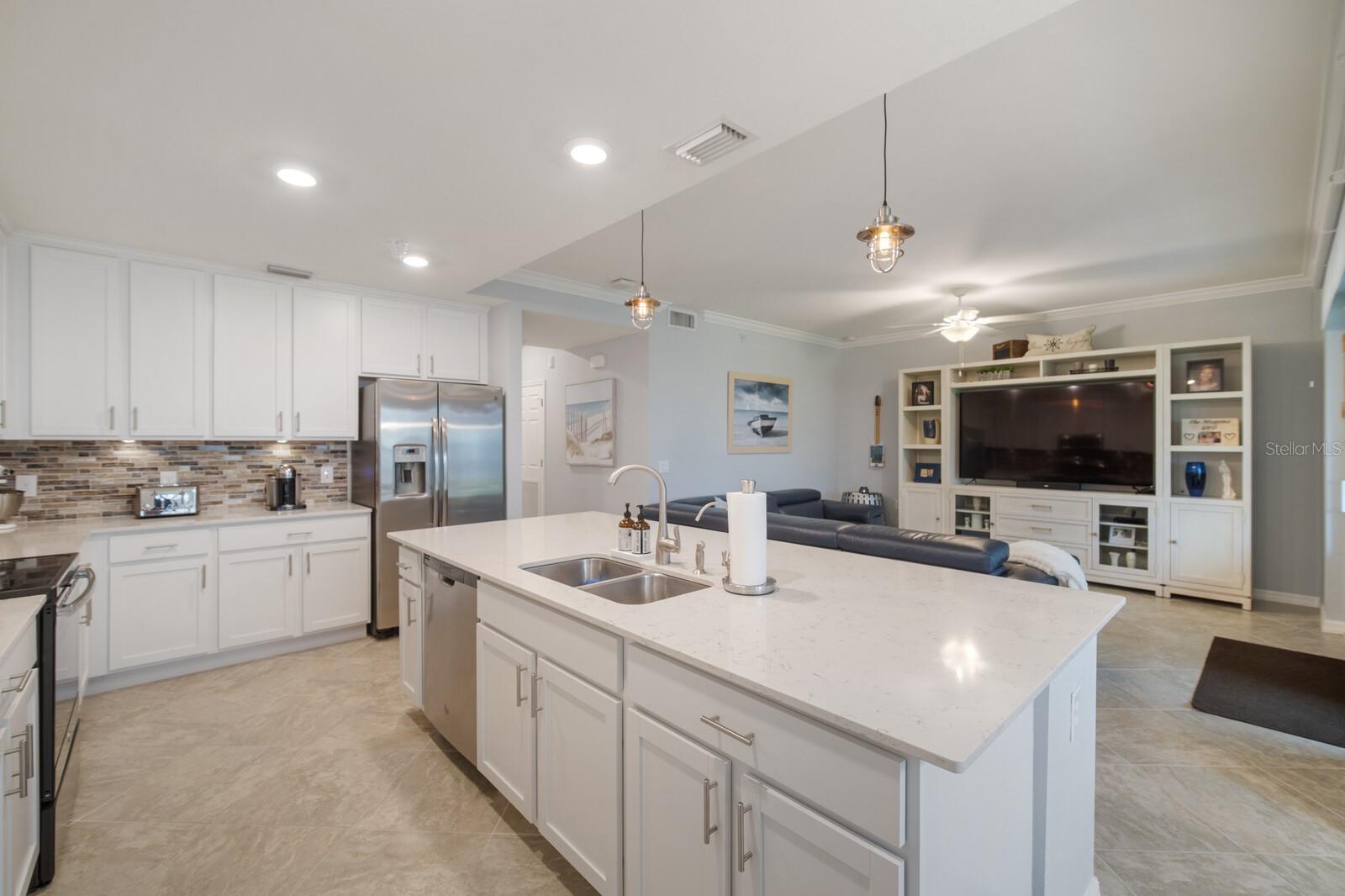 Listing photo id 9 for 910 Tidewater Shores Loop 103