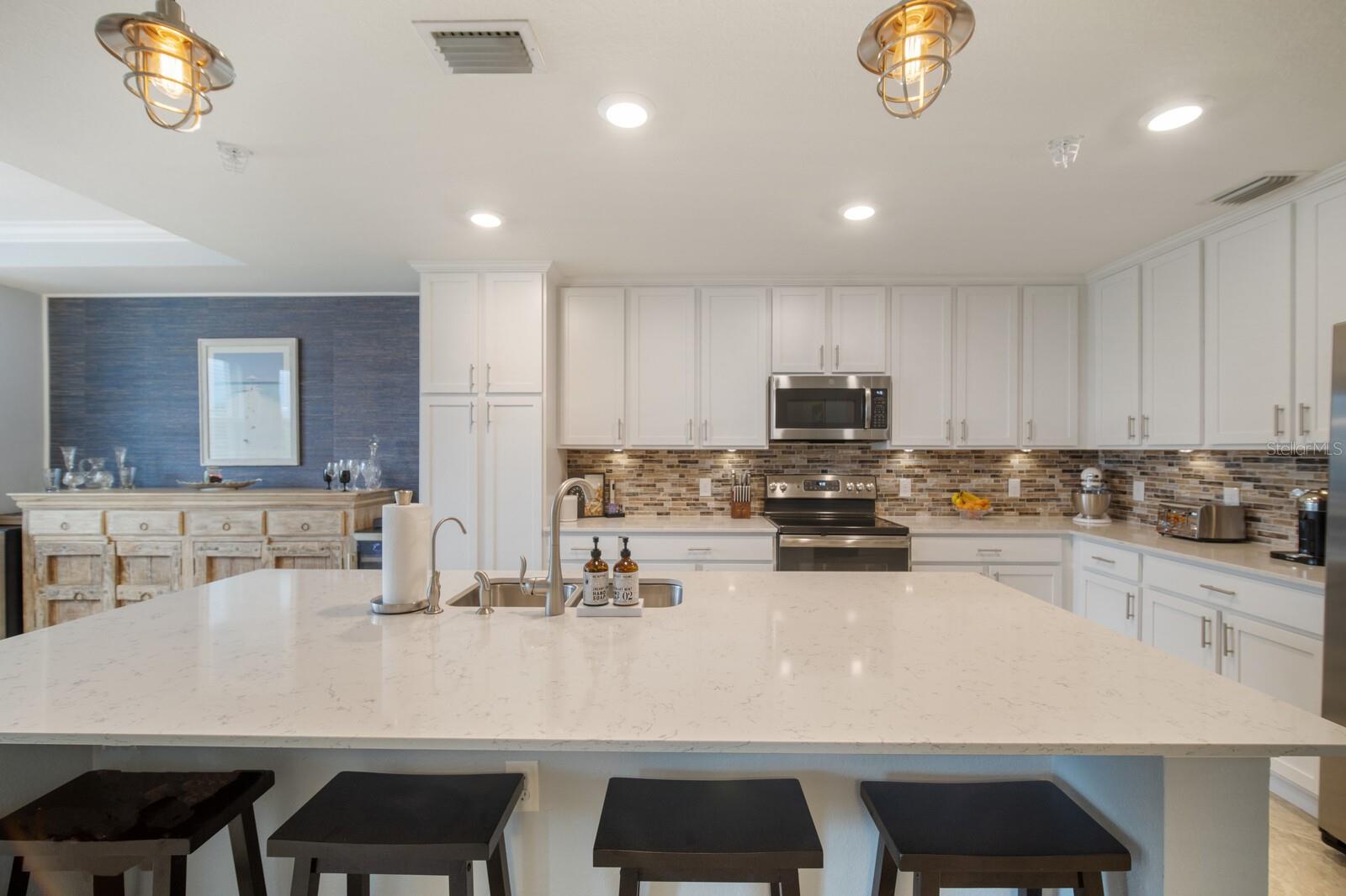 Listing photo id 11 for 910 Tidewater Shores Loop 103