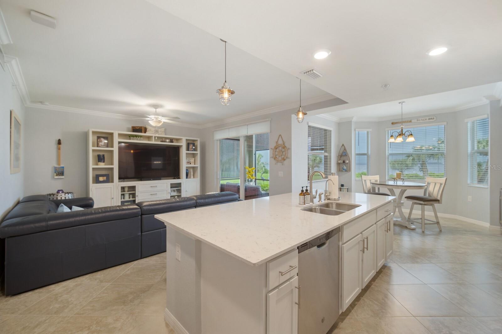 Listing photo id 12 for 910 Tidewater Shores Loop 103