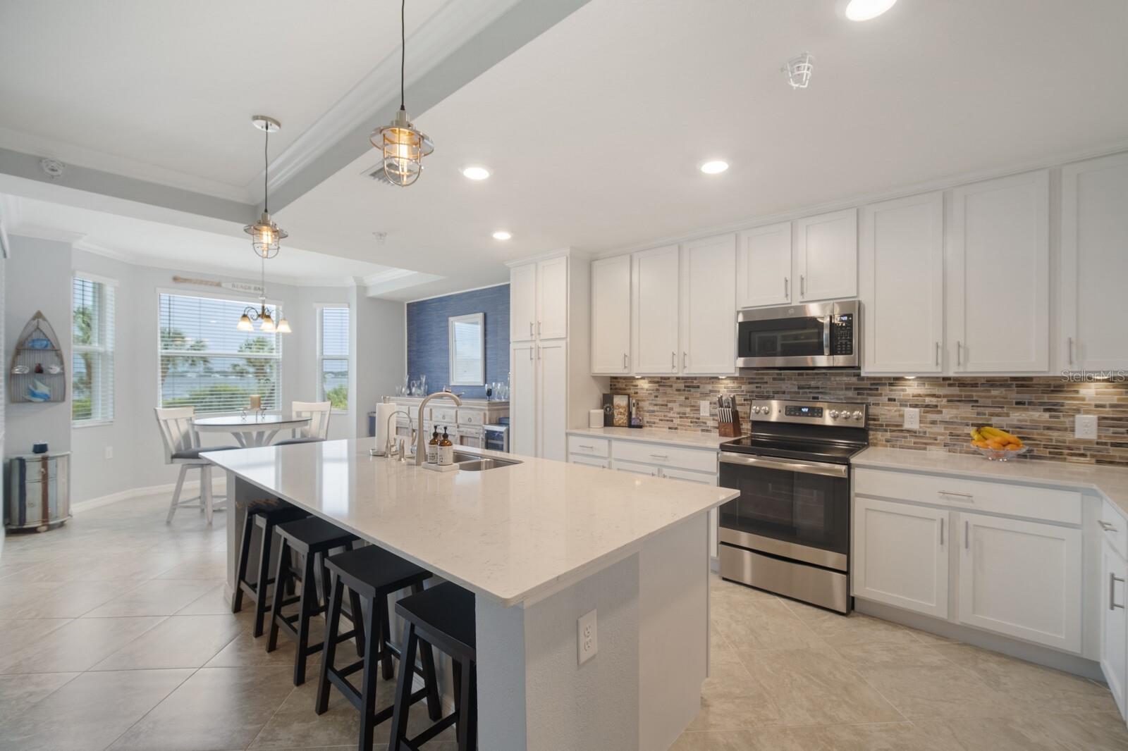 Listing photo id 0 for 910 Tidewater Shores Loop 103