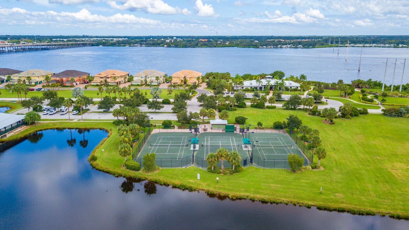 Listing photo id 35 for 910 Tidewater Shores Loop 103