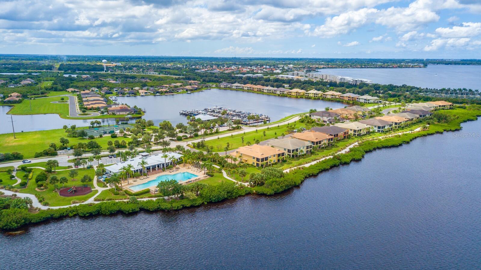 Listing photo id 37 for 910 Tidewater Shores Loop 103