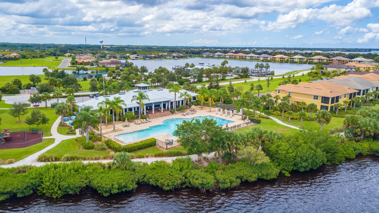 Listing photo id 38 for 910 Tidewater Shores Loop 103