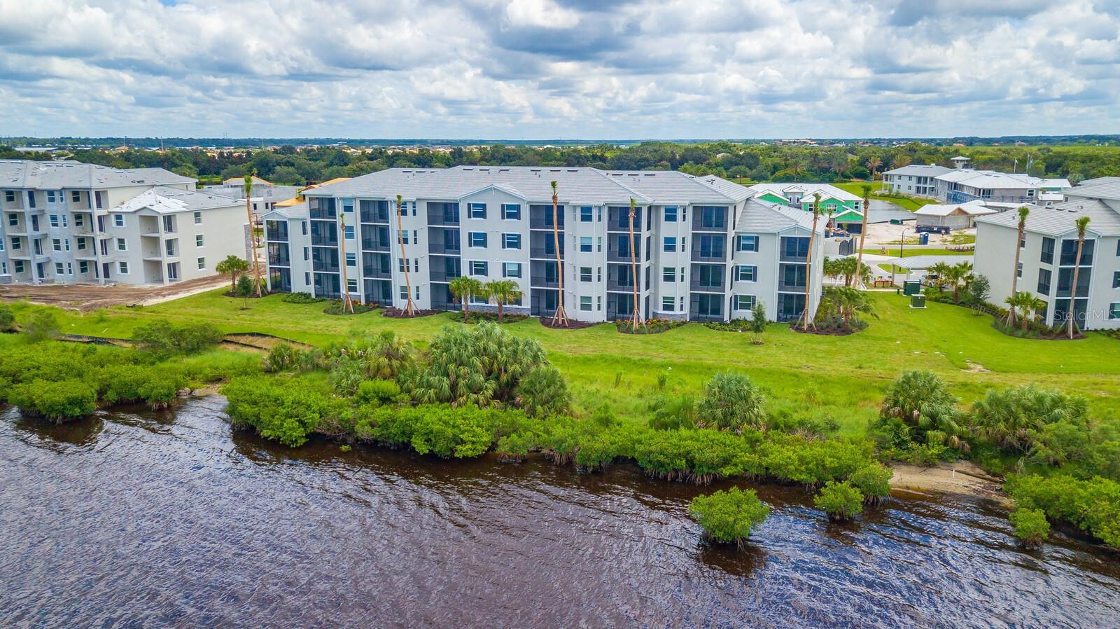 Listing photo id 40 for 910 Tidewater Shores Loop 103