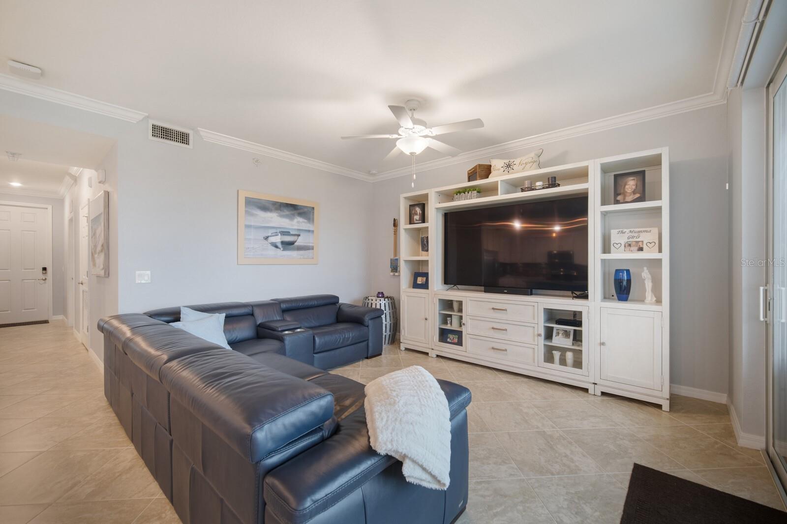 Listing photo id 3 for 910 Tidewater Shores Loop 103