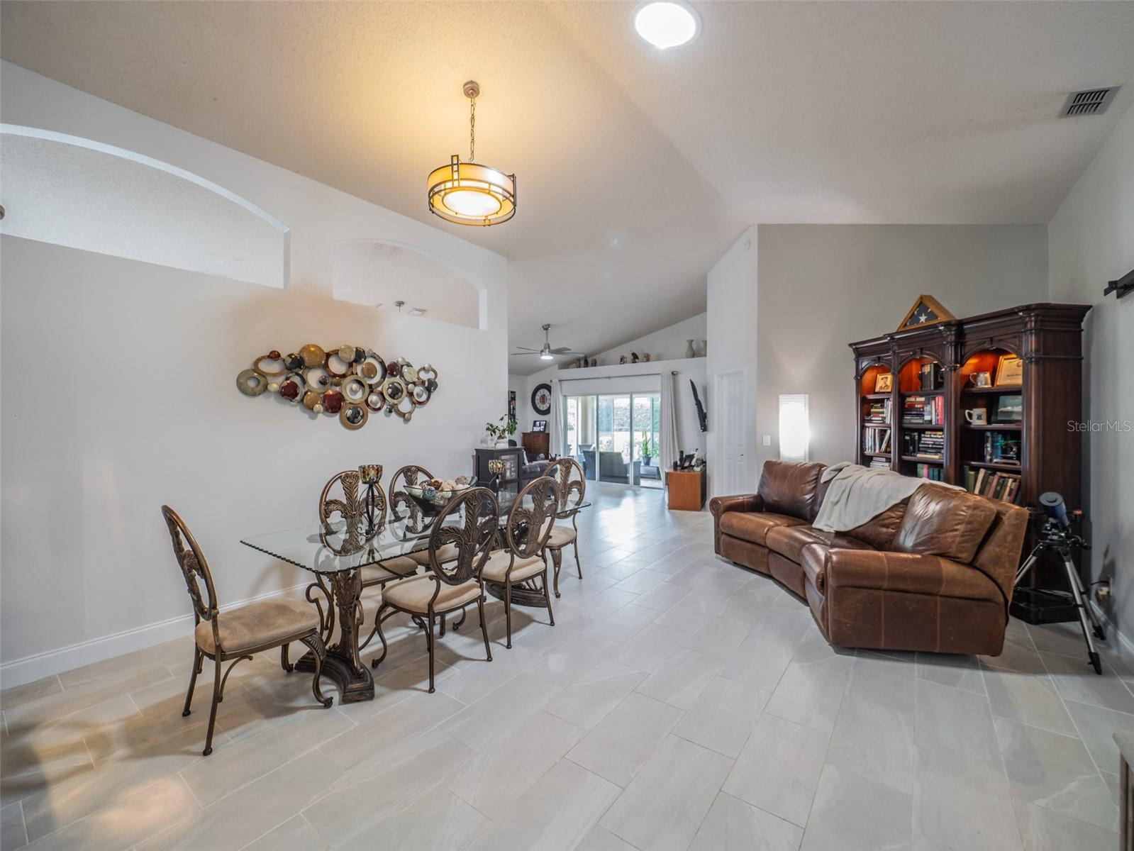 Image 13 of 52 For 3905 Westerham Drive