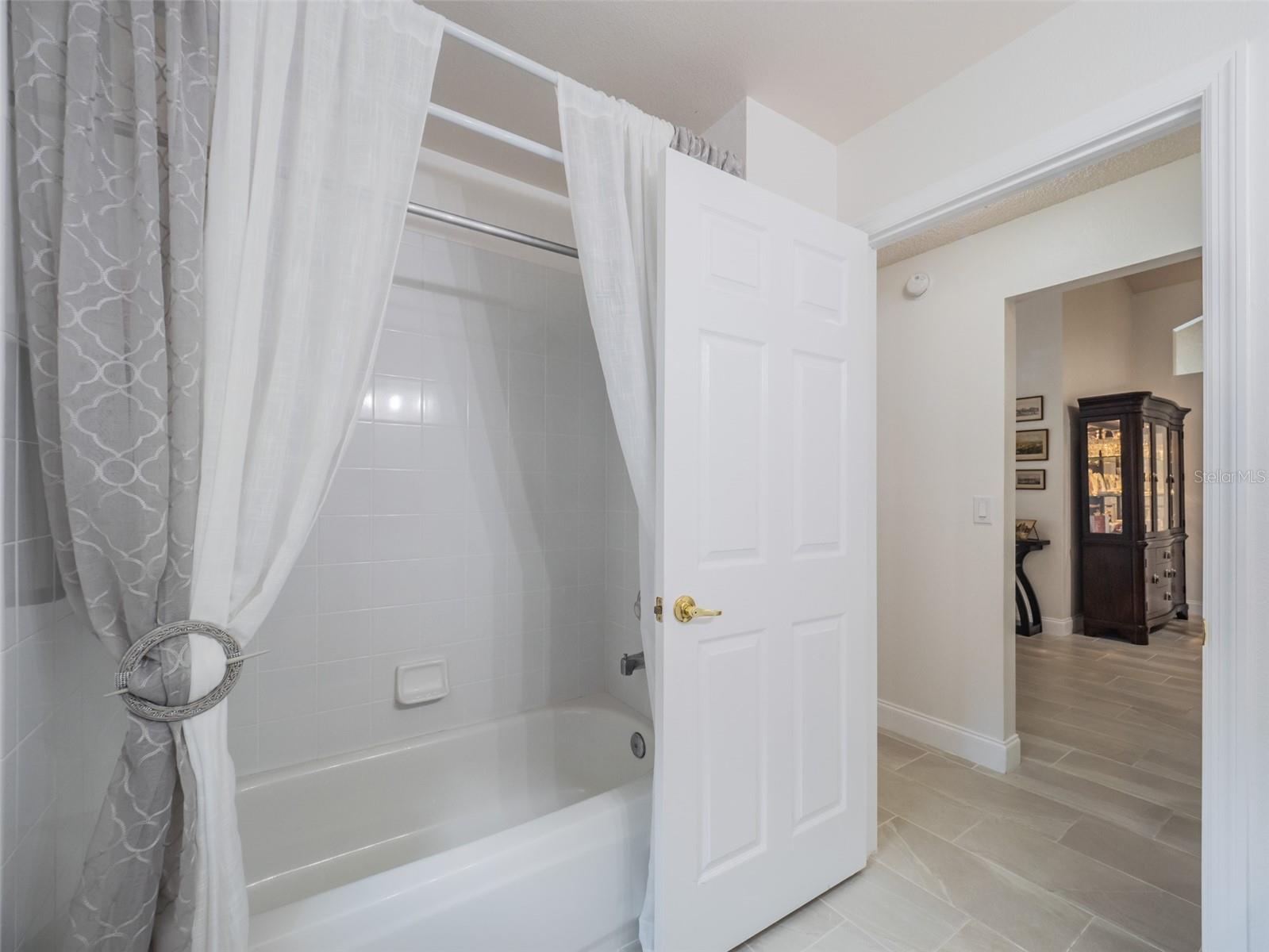 Image 9 of 52 For 3905 Westerham Drive