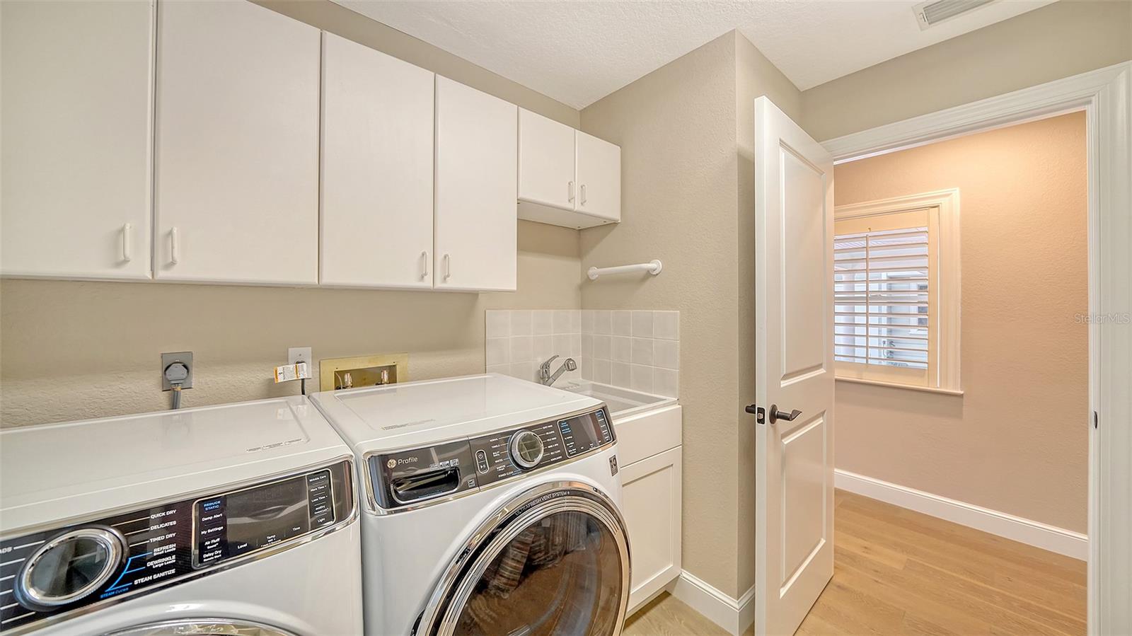 Image 21 of 100 For 878 Freeling Drive