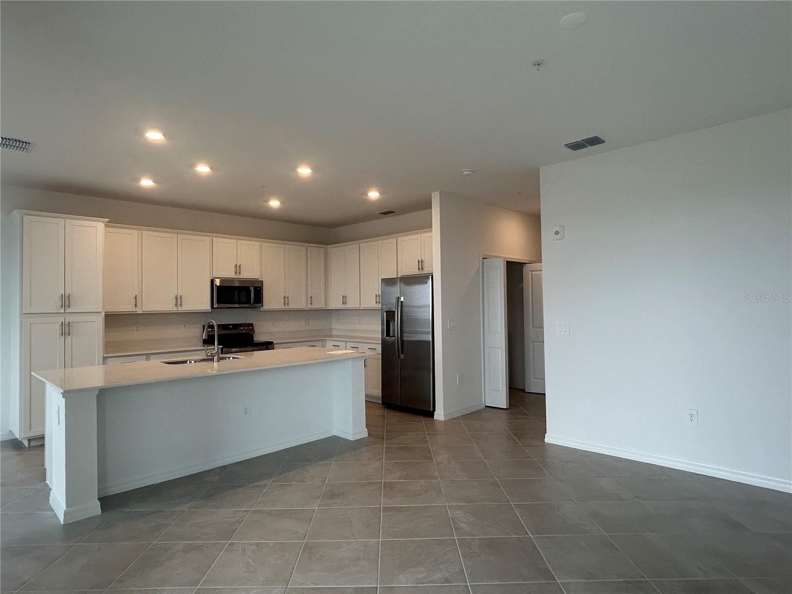 Image 8 of 28 For 17565 Opal Sand Drive 401