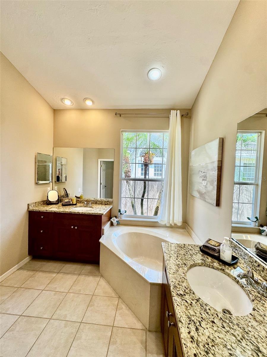 Image 18 of 38 For 7330 Kensington Court
