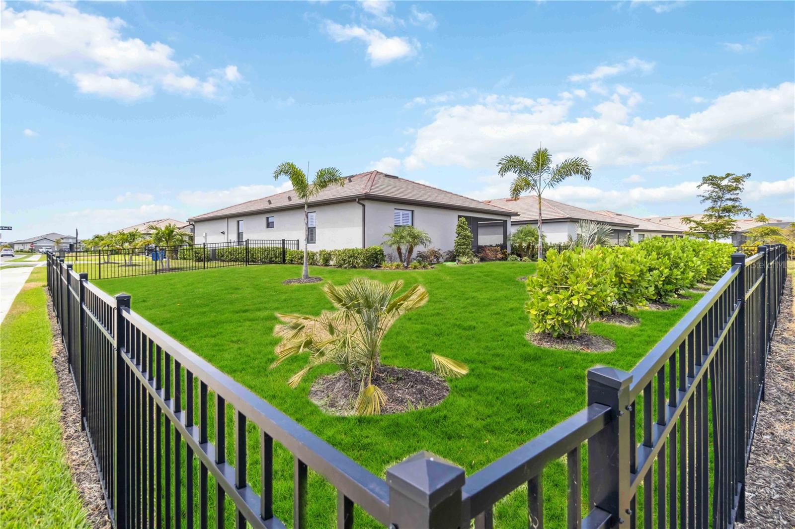 Image 4 of 39 For 5165 Coral Reef Way
