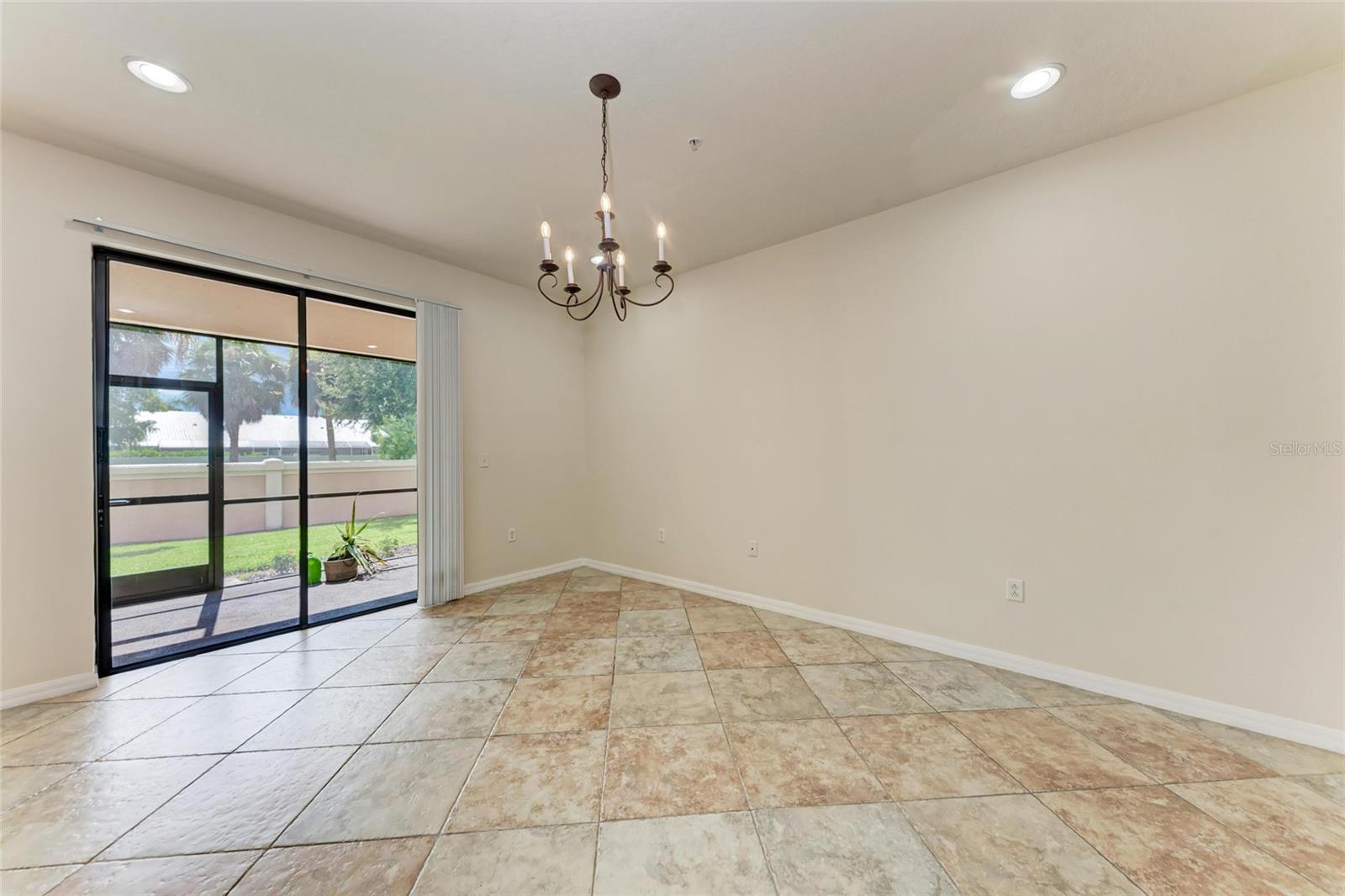 Image 15 of 39 For 4309 Via Piedra Circle 6-103