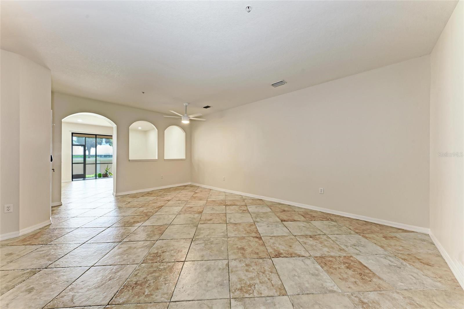 Image 5 of 39 For 4309 Via Piedra Circle 6-103