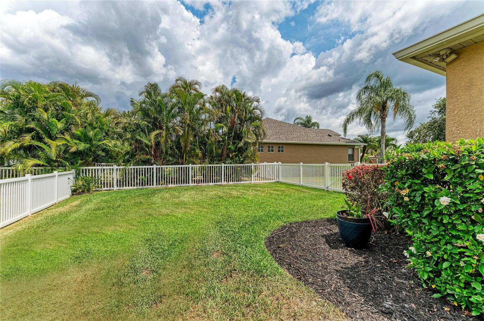 Image 17 of 78 For 6674 Coopers Hawk Court